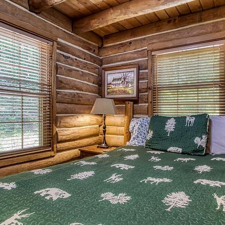 Very Private, Real Log Cabin With Hot Tub! 세비어빌 외부 사진