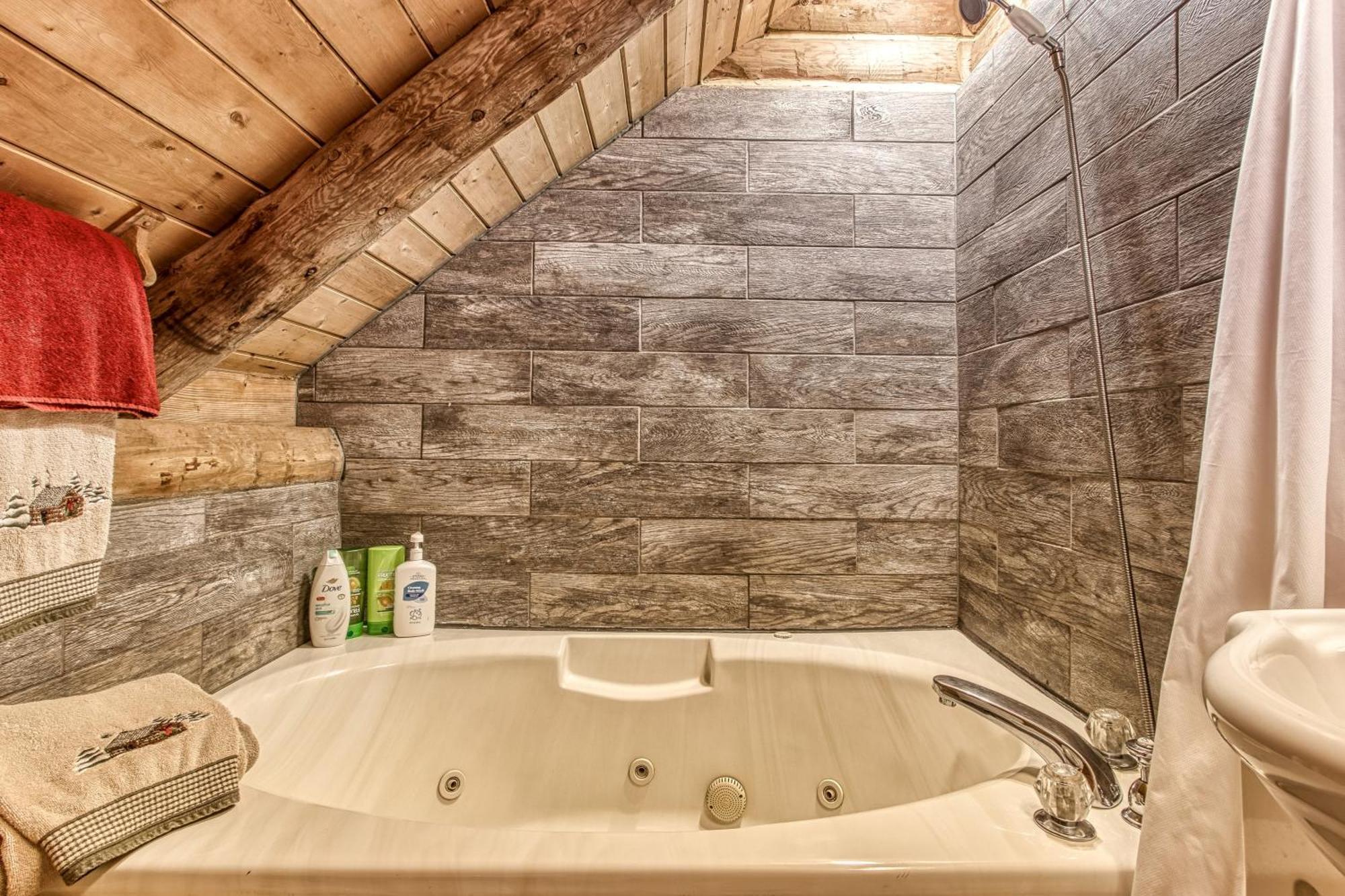 Very Private, Real Log Cabin With Hot Tub! 세비어빌 외부 사진